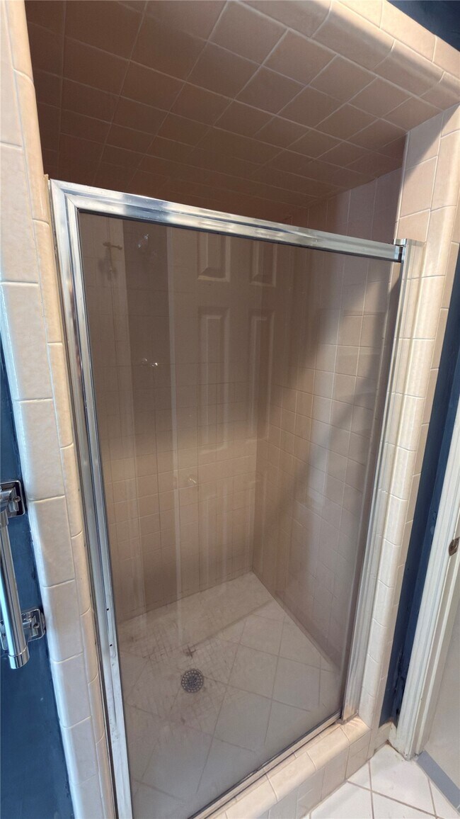 Building Photo - 14834 Charlmont Dr