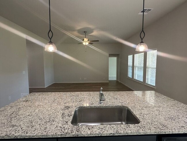 Building Photo - 13143 S 72nd E Ave