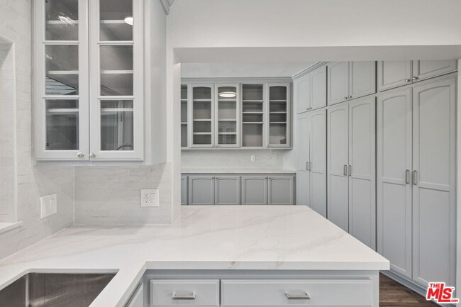 Building Photo - 2383 Panorama Terrace