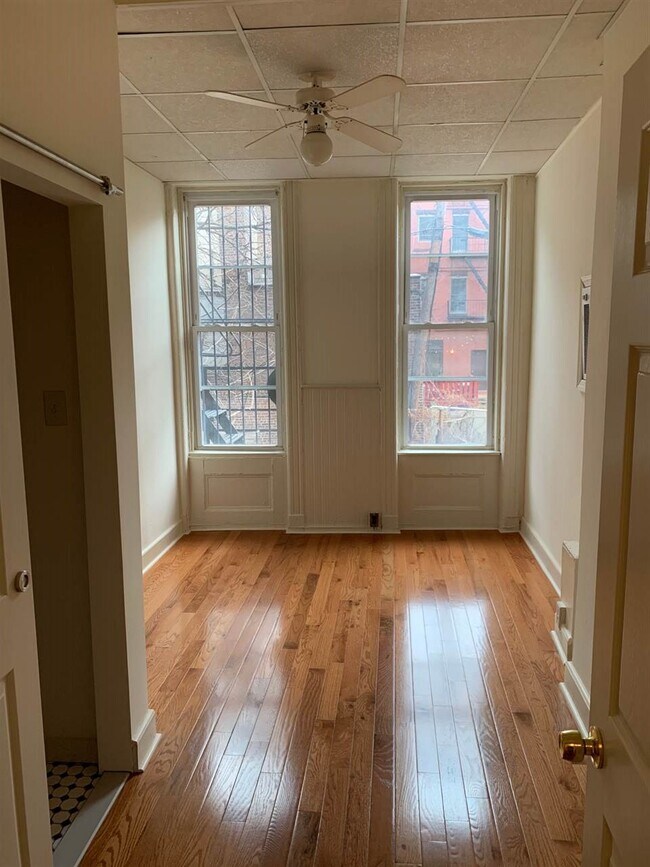 Building Photo - 123 Clinton St