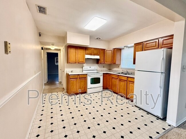 Building Photo - 990 62nd Terrace S
