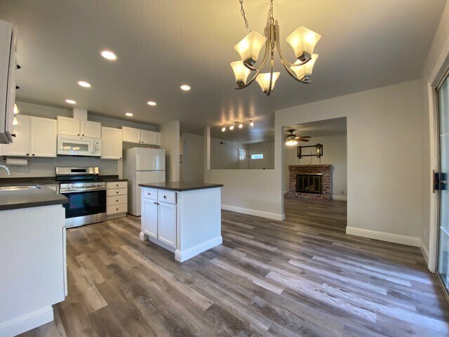 Building Photo - Beautiful and newly remodeled home in Rose...