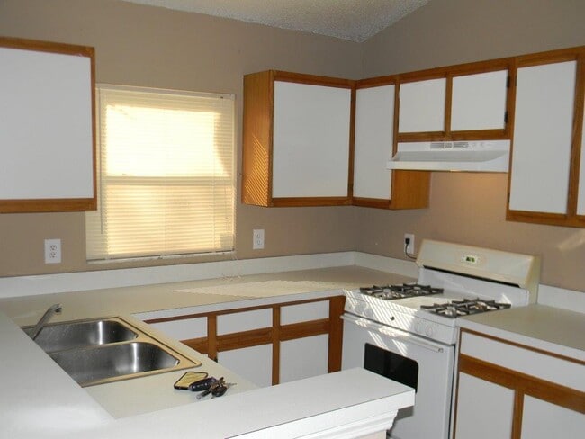 Building Photo - 3 Bed / 2 Bath Home In Orlando - Lockhart