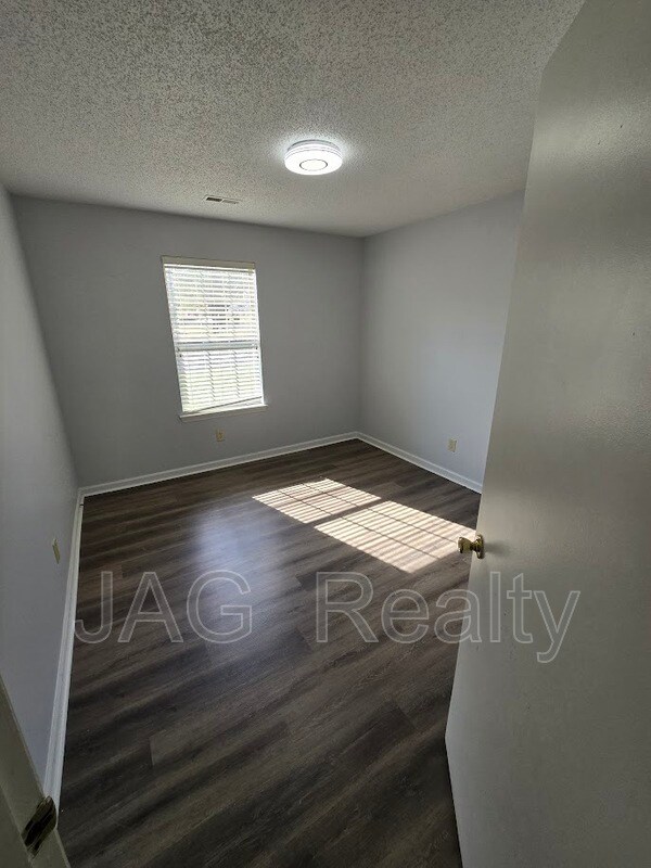 Building Photo - 3821 Rosedown Dr