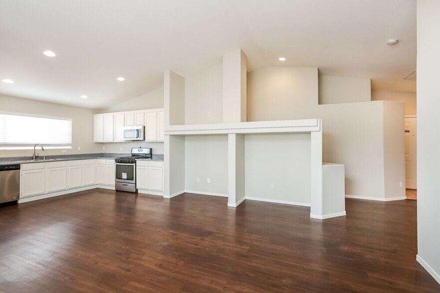 Building Photo - 438 River Glider Ave