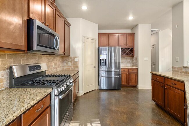Building Photo - 5603 Clay Ave