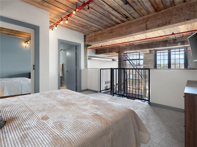 Building Photo - 170 Boulevard NE