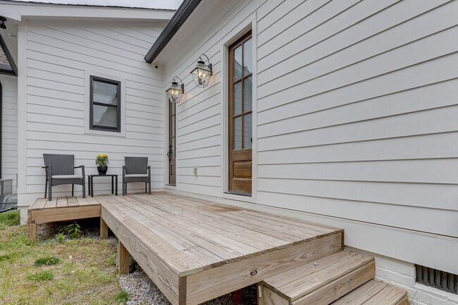 Building Photo - Franklin Home For Lease