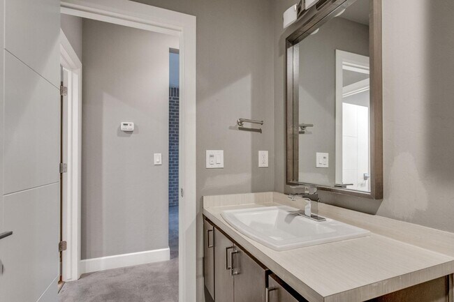 Building Photo - 2125 Heavenly Dr
