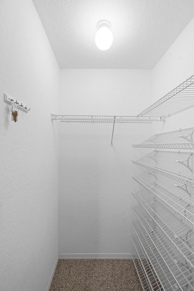 Building Photo - 3-Bed/2 Bath Gated Condo Fantastic Amenities!