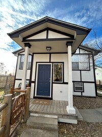 Building Photo - Geneseo Duplex