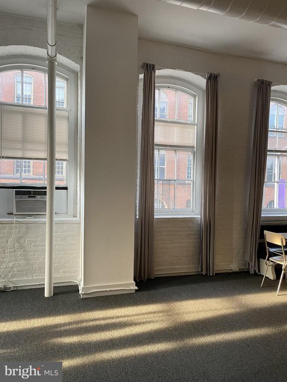 Building Photo - 408 Vine St