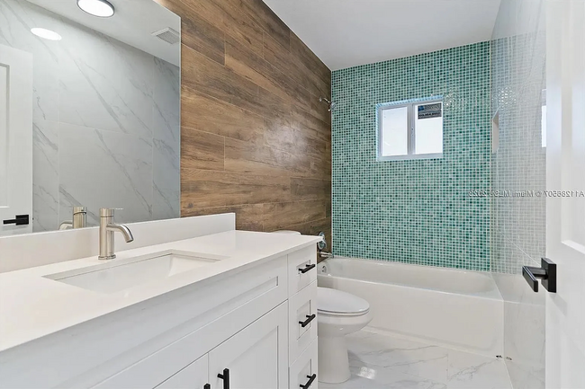 Building Photo - Master Room & Ensuite Bath - Little Haiti ...