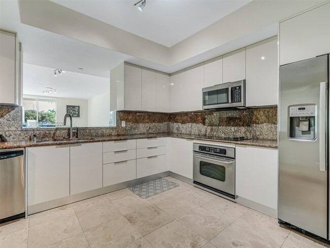 Building Photo - 3330 NE 190th St