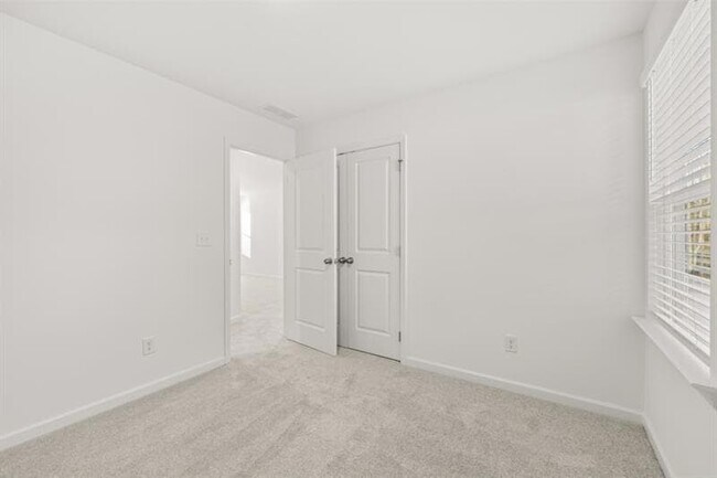 Building Photo - 942 Evergreen Rd