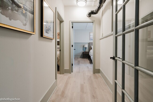 Building Photo - 4 Raymond Ave