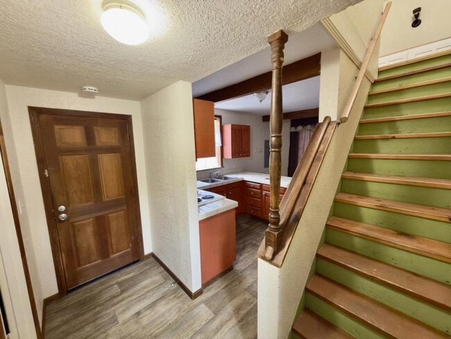 Building Photo - 372 W Hickory St