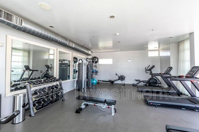 Building Photo - 527 Molino St