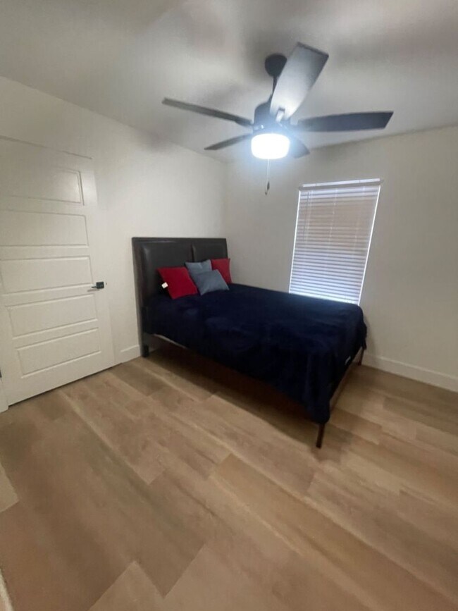 Building Photo - Bentonville Townhouse!