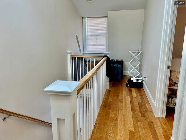 Building Photo - 470 Green St