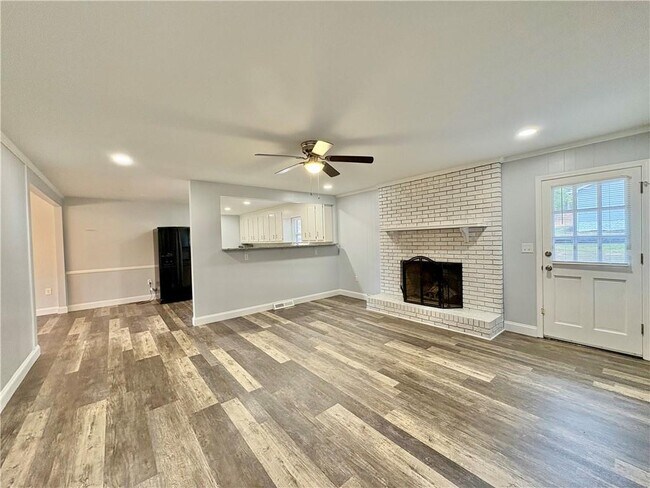 Building Photo - 213 Oxmoor Dr