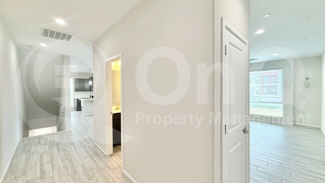 Building Photo - 1250 Abbey Ln