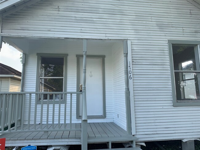 Primary Photo - 1706 Wipprecht St