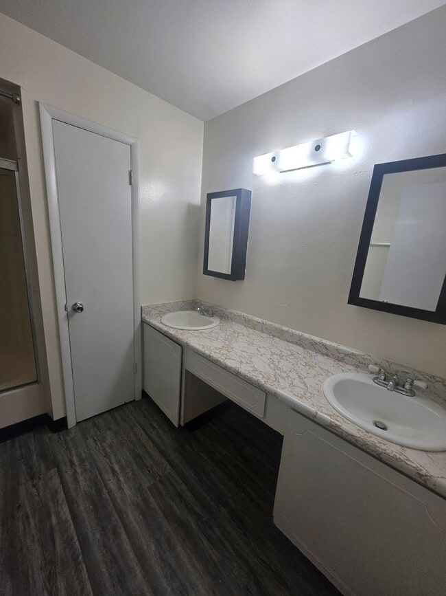 Building Photo - 522 Smithridge Park