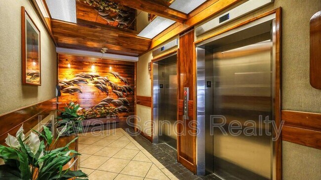 Building Photo - 750 Amana St