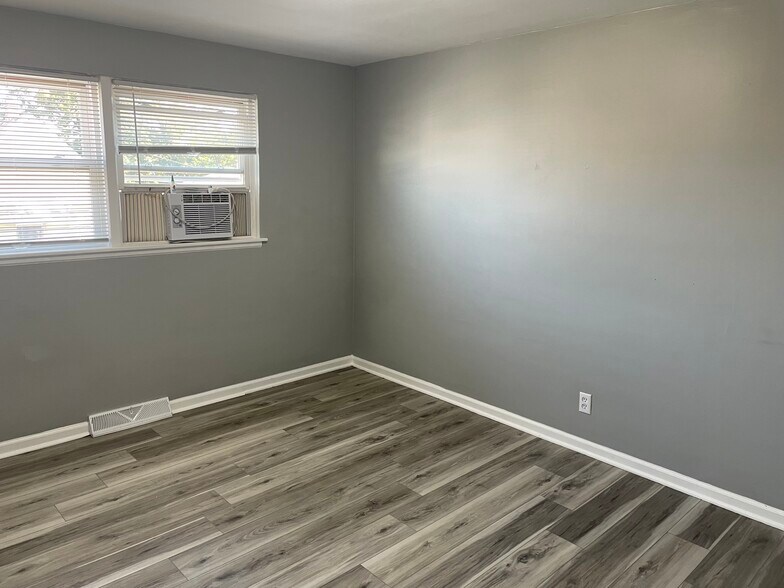 Bedroom - 1801 Lake Ave