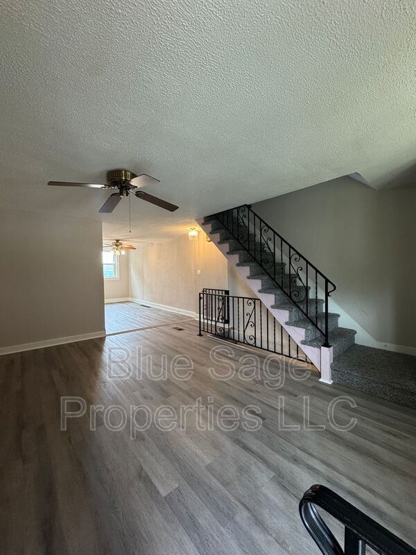 Building Photo - 228 W Wyncliffe Ave