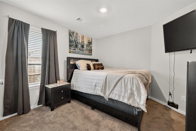 Building Photo - 15950 Boom Dr