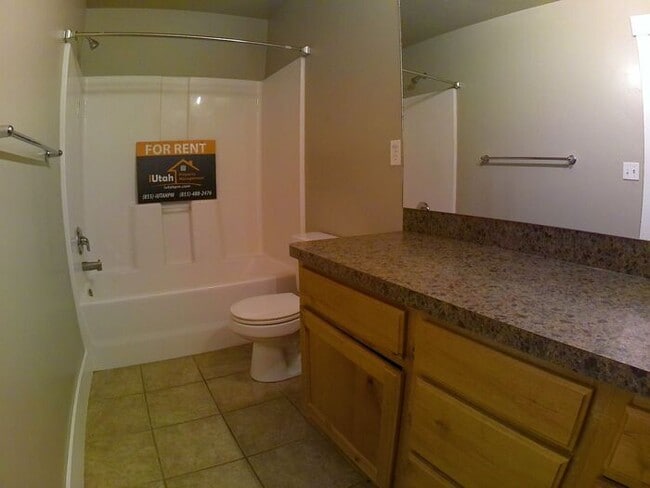 Building Photo - 3 bdrm 2 1/2 bth TownHome 2 Car Garage-Dog...