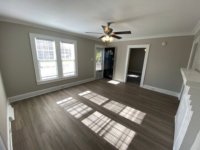 Building Photo - Very nice 4 bedroom 1 bathroom house JUST REMODLED (Spring 2022)