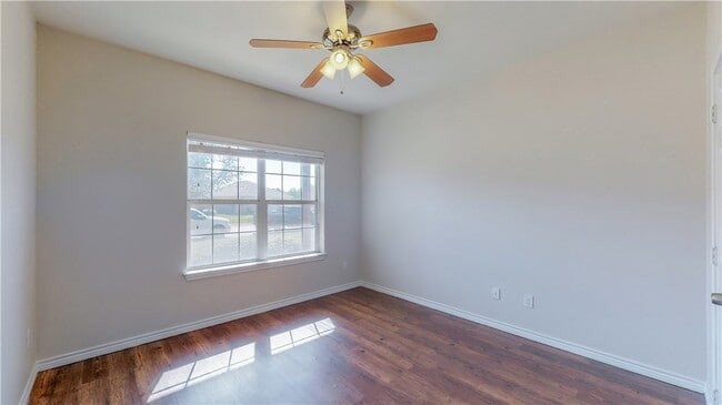 Building Photo - 2487 Horse Shoe Dr