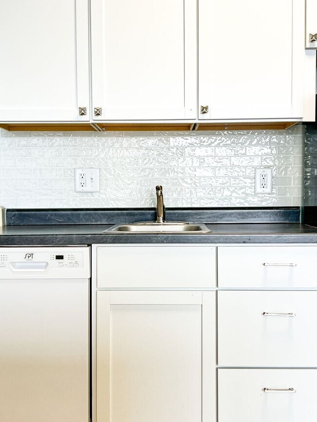 Building Photo - Discover Skyway Connected: Luxury Living in Downtown Minneapolis for $1,199/month!