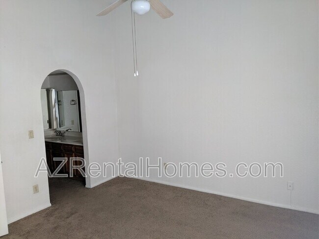 Building Photo - 819 N College Ave