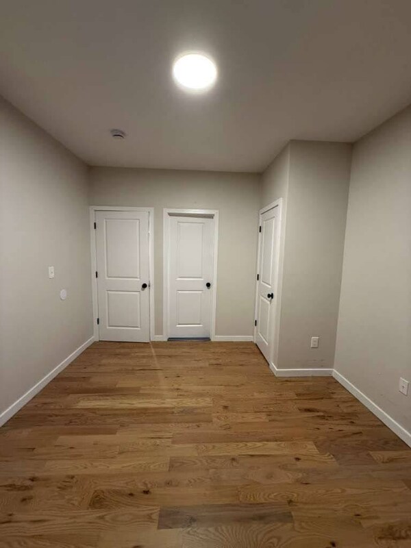 Building Photo - 356 S 6th St