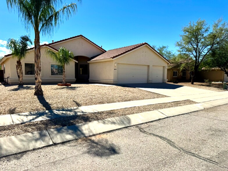 Primary Photo - 8628 Esselmont Dr E