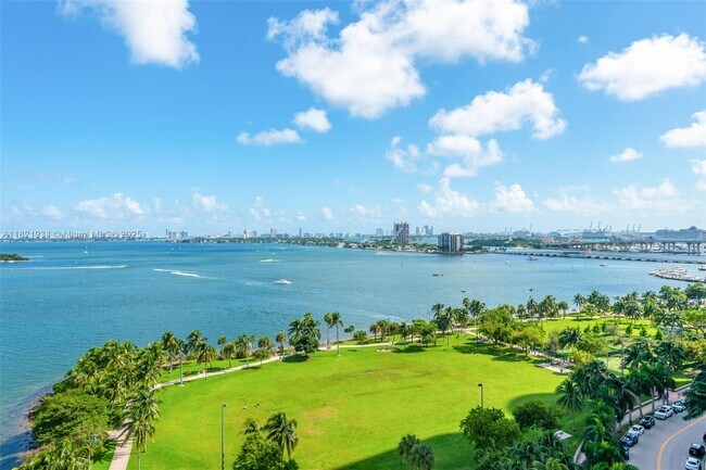 Building Photo - 2000 N Bayshore Dr
