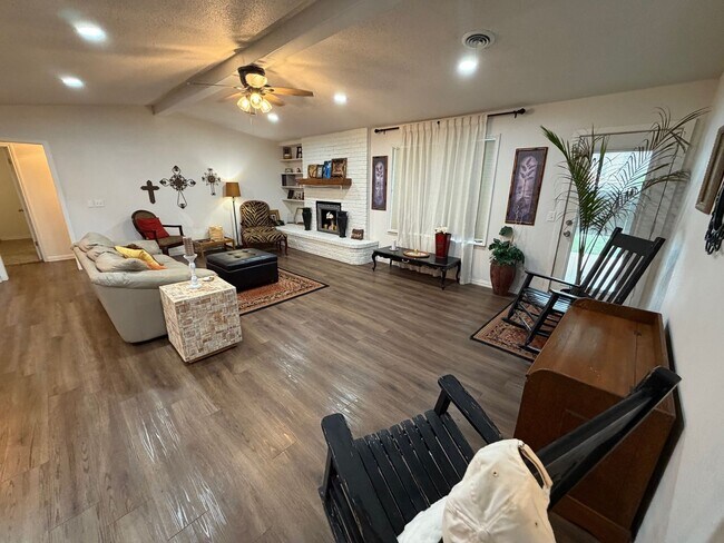 Building Photo - 6008 Yale St