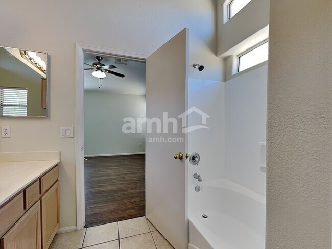 Building Photo - 11436 E Pronghorn Ave