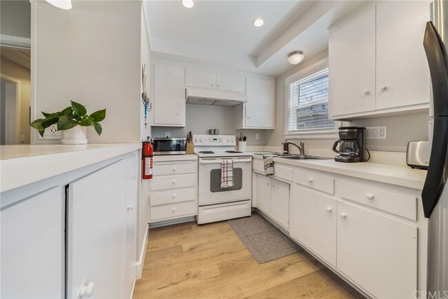 Building Photo - 216 1/2 Agate Ave-