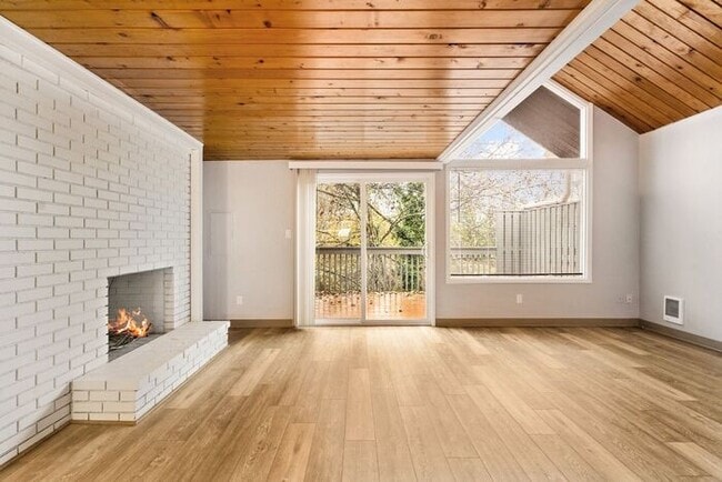 Building Photo - Beautiful Rustic-Style 1-bedroom Apartment...