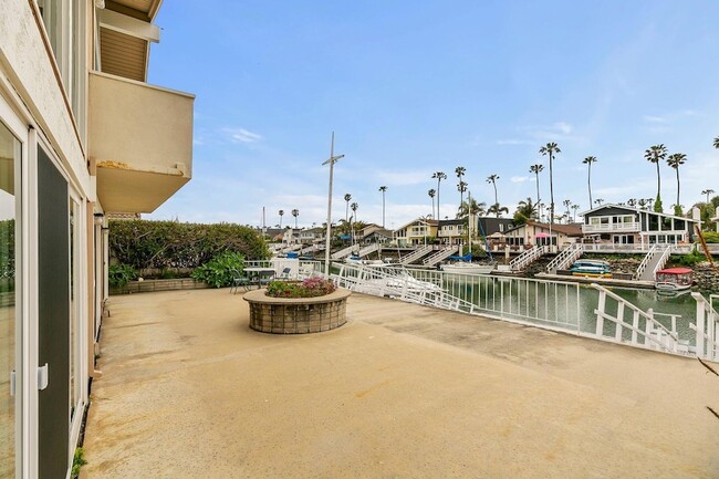 Building Photo - 2957 Seaview Ave