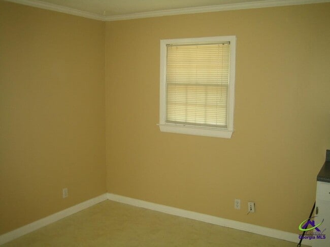 Building Photo - 5 Hampton Square