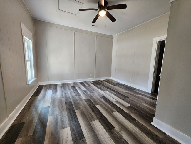 Building Photo - Spacious 1-Bedroom, 1-Bathroom Home AVAILABLE NOW!!