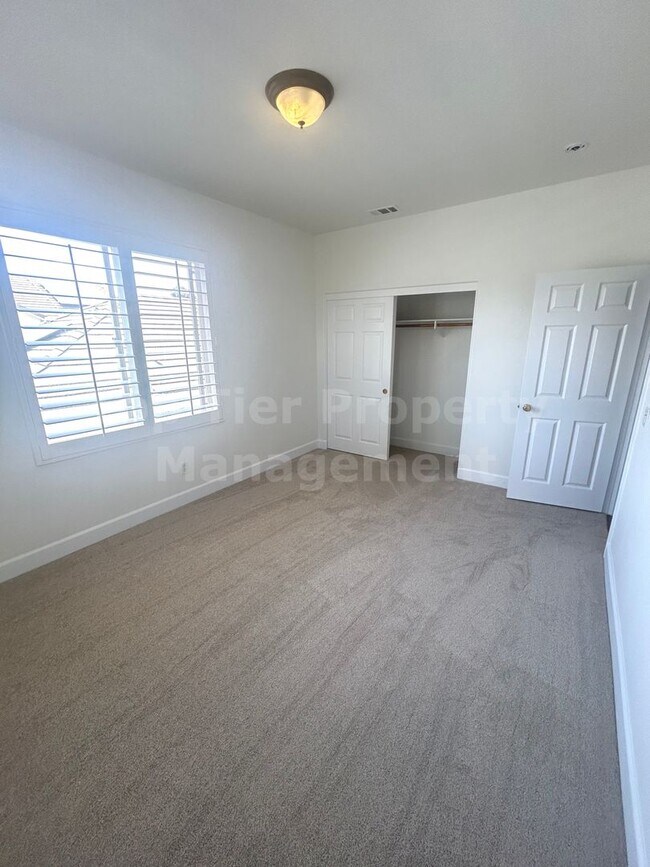 Building Photo - ***Gorgeous 4 bed / 3 bath / 2,585 sqft House in Calavera Hills - Available 07/01***