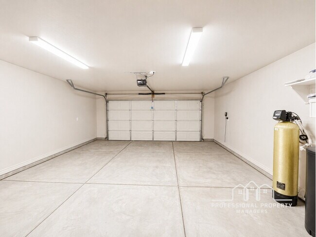 Building Photo - “Spacious 4-Bedroom, 2-Bathroom Home in Villa Chaparral”