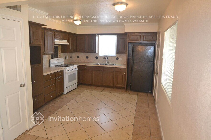 Building Photo - 5208 Mountain View Dr